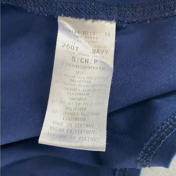 Women’s scrub tops - Picture 3 of 3